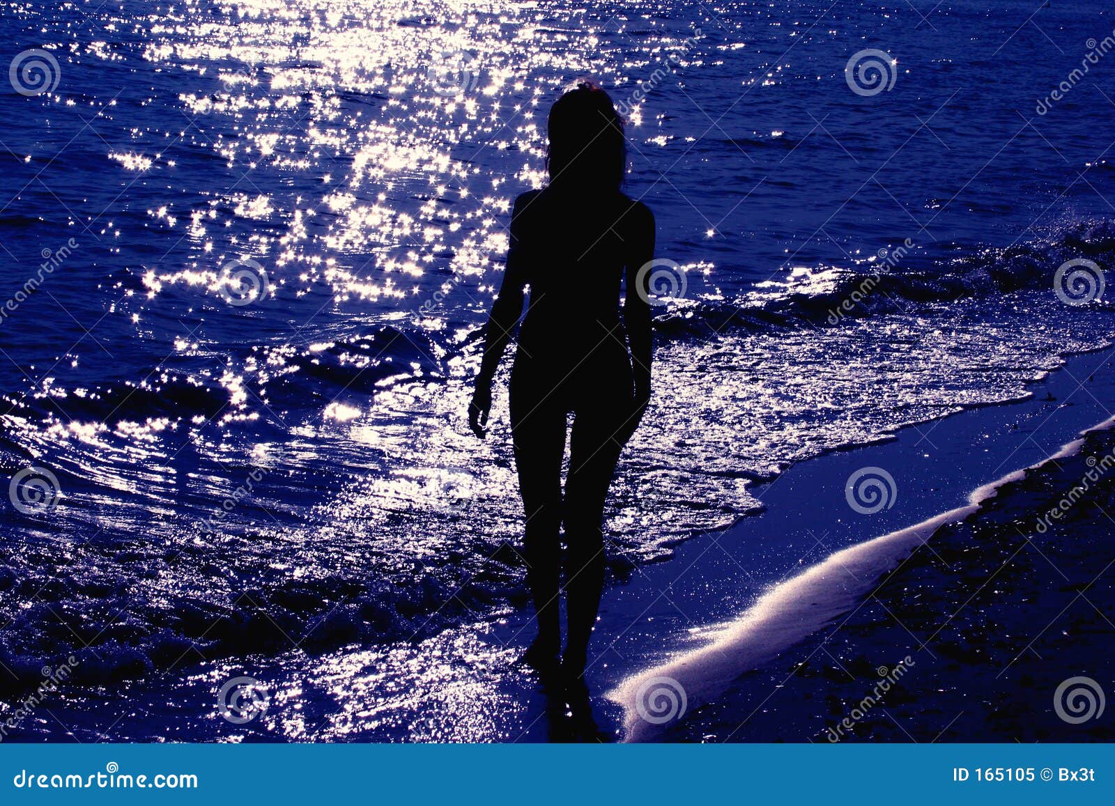 室外游泳池里的年轻裸体女性 库存图片. 图片 包括有 蓝色, 外面, 赤裸, 乐趣, 放松, 裸体, 有吸引力的 - 206560423