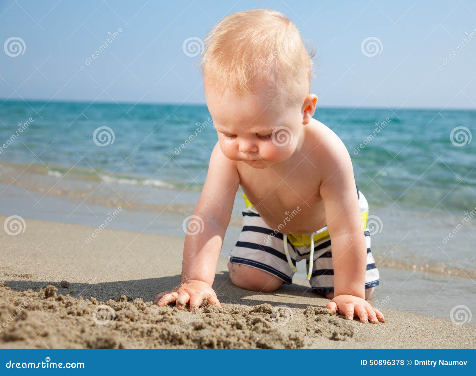 海滩乐趣 库存照片. 图片 包括有 作用, 使用, 休闲, 纵向, 飞溅, 女孩, 沙子, 晒裂, 海洋 - 26008682