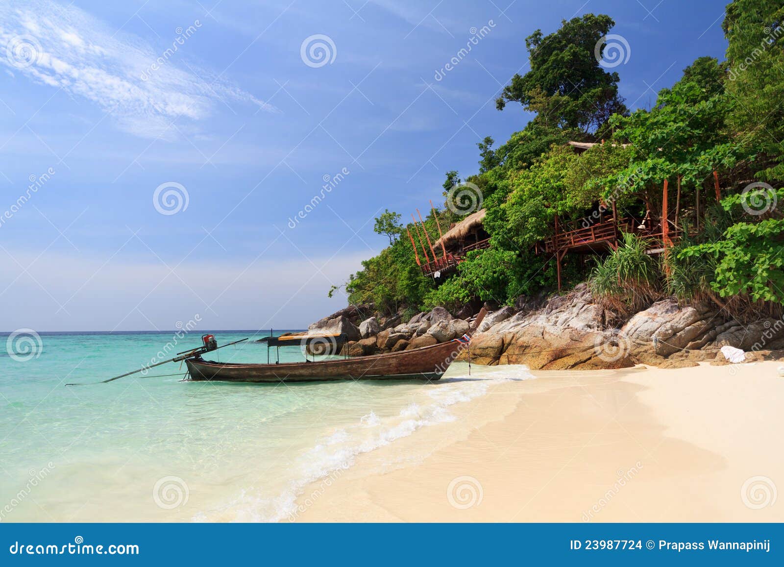 海滩小船海岸longtail泰国. Andaman海滩小船海岸longtail海运泰国绿松石