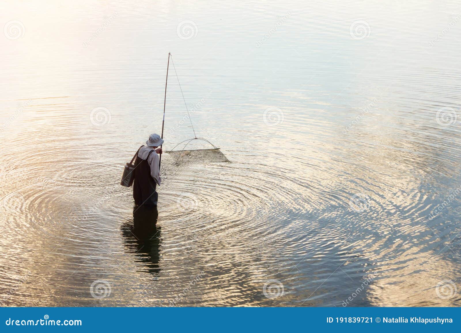 新疆博湖：博斯腾湖巨网捕鱼