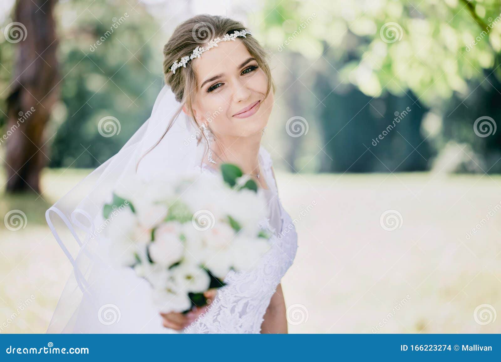 婚纱摄影样片美丽新娘图片素材-编号15521866-图行天下