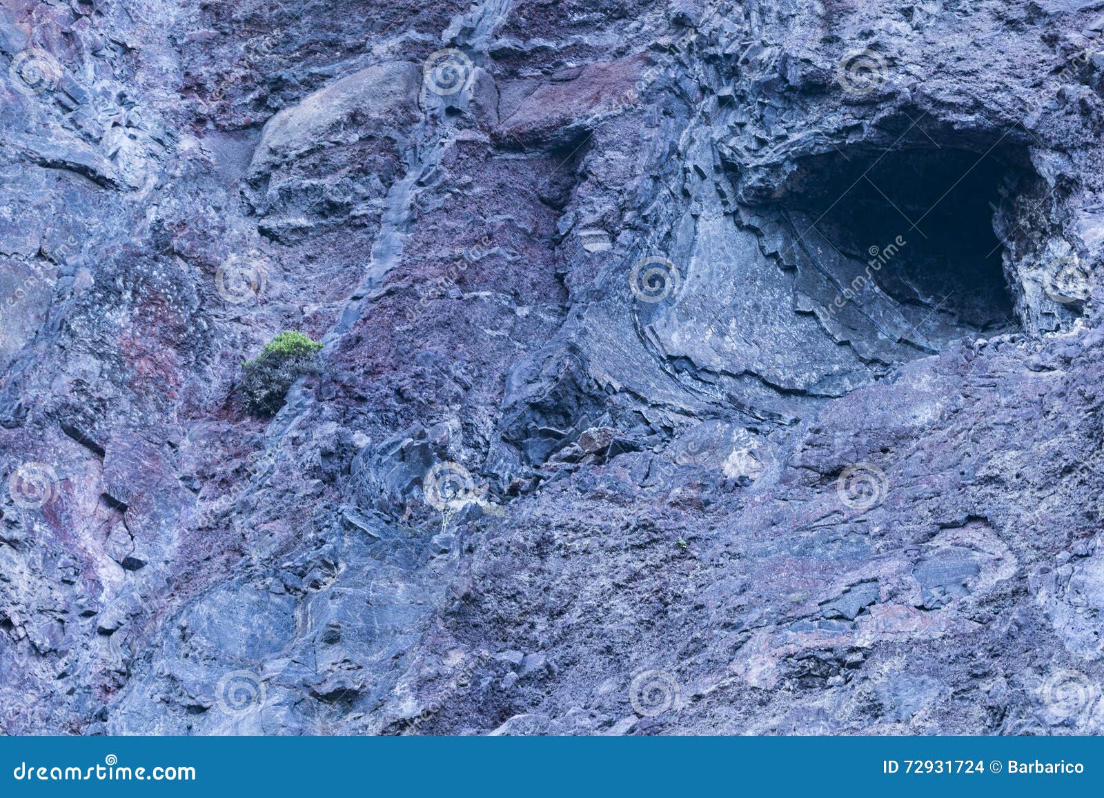 科学网—山西怀仁贯穿水平地层的直立火山岩墙 - 岳中琦的博文