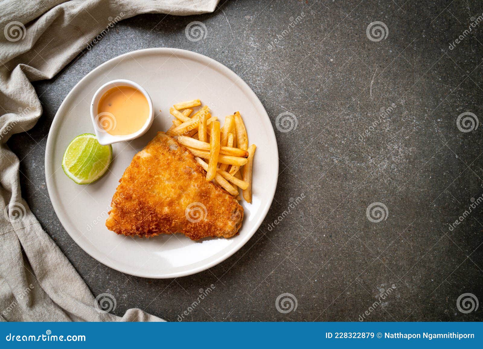 炸鱼和薯条/薯条放在盘子里照片摄影图片_ID:145292200-Veer图库