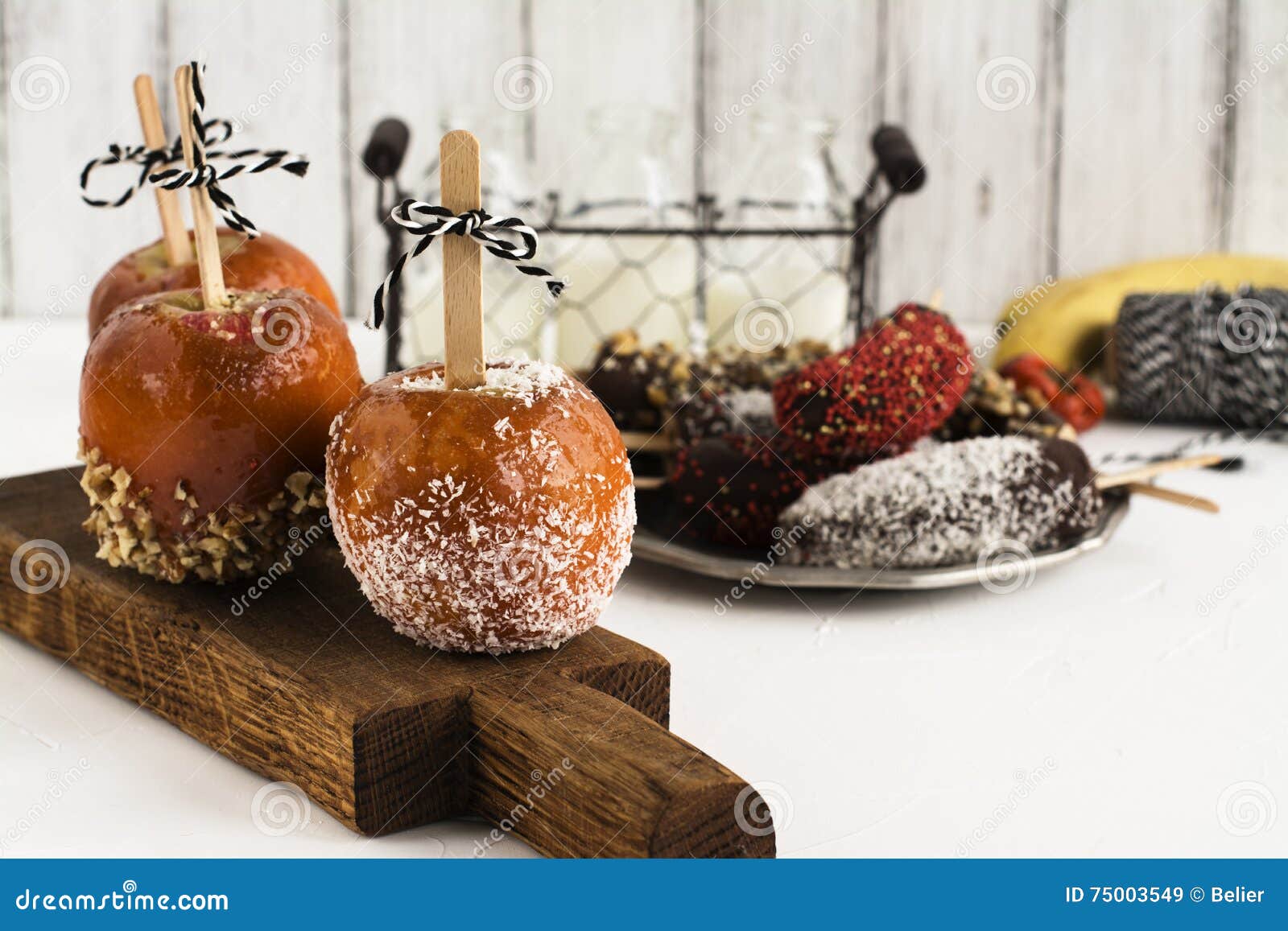 苹果糖果焦糖巧克力二 库存照片. 图片 包括有 果子, 乐趣, 自治权, 可口, 季节, 上漆, 查出, 糖果 - 15278654