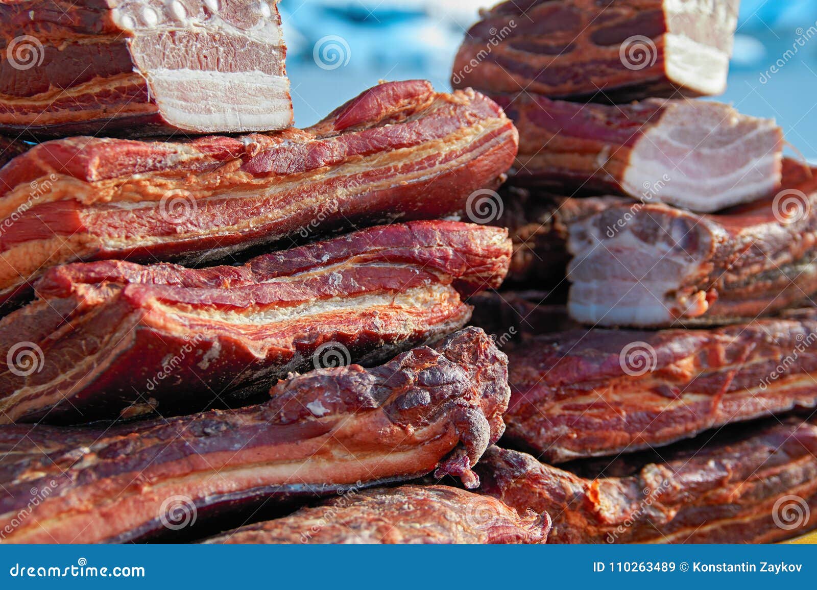在白色隔绝的油煎的烟肉 库存图片. 图片 包括有 烹调, 宏指令, 猪肉, 酥脆, 有机, 肥胖, 美食 - 68643623