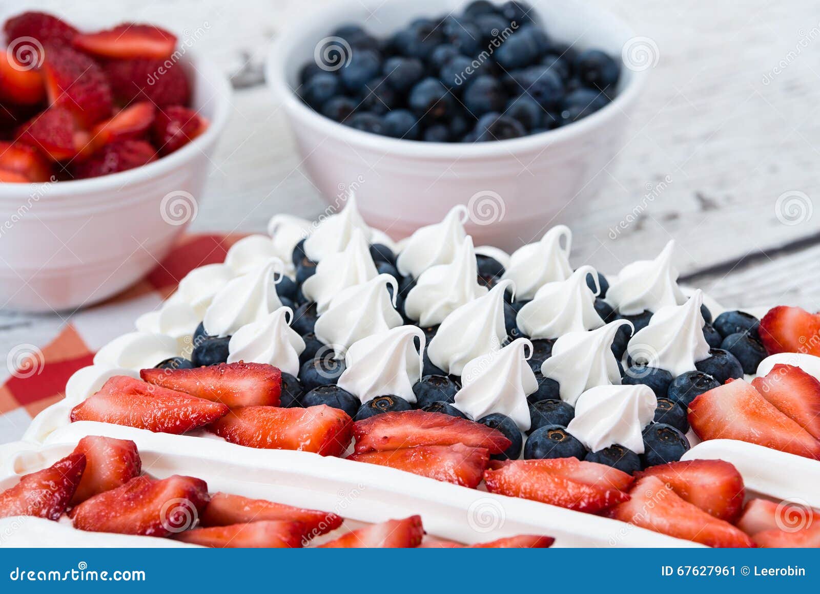 爱国，红色白色和蓝色，美国国旗蛋糕 库存照片. 图片 包括有 庆祝, 特写镜头, 弯脚的, 蓝莓, 大使 - 120006126