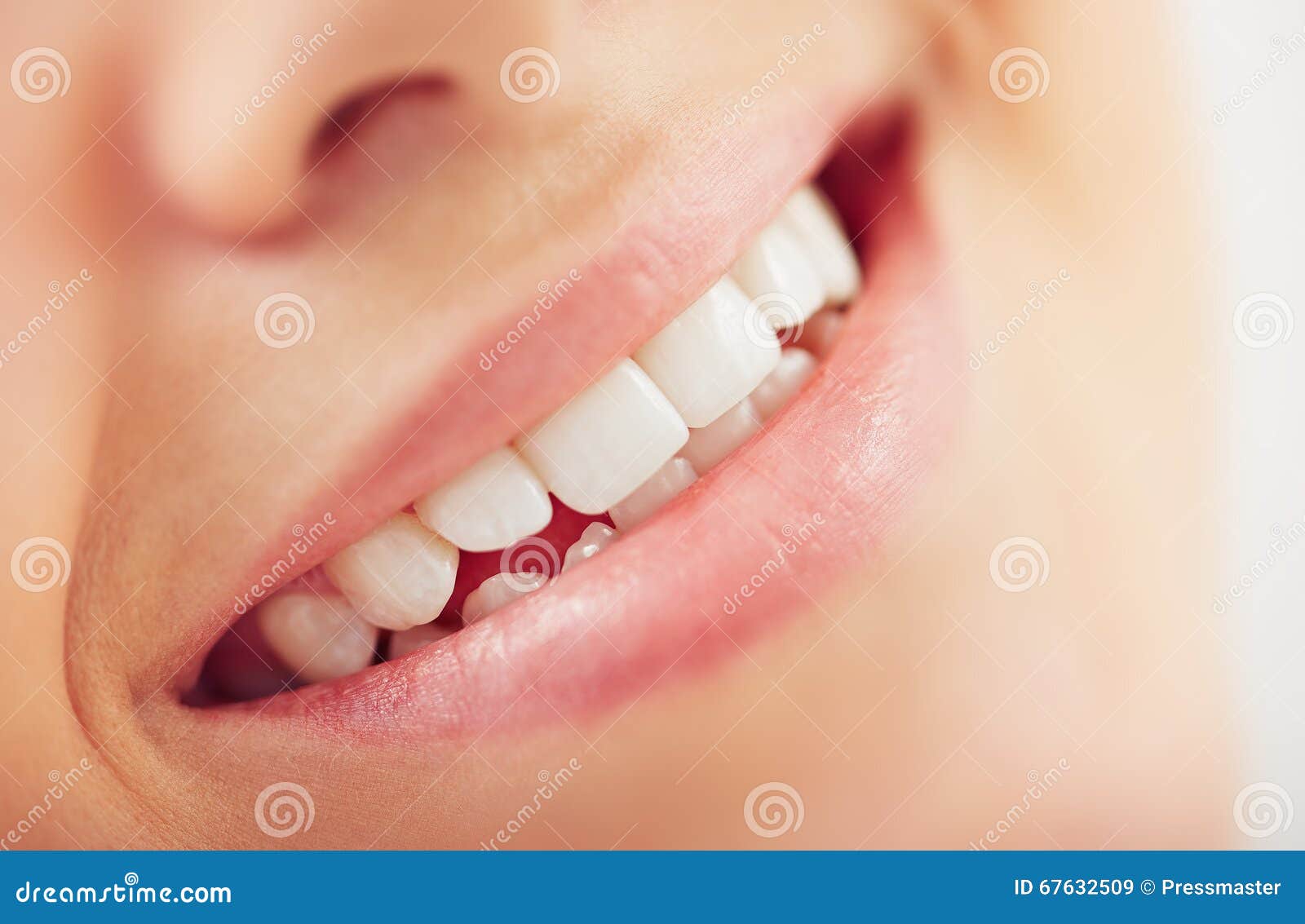 暴牙，拔牙矯正，黑三角矯正案例 | 寬禾口腔顎面外科牙醫診所