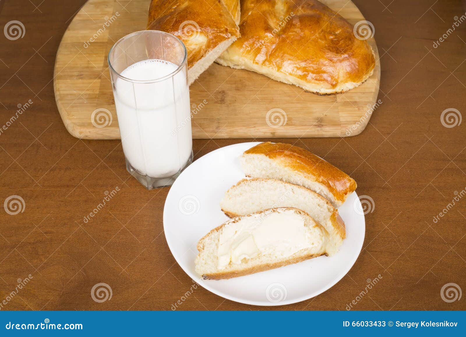 早餐食材 白色背景中的鸡蛋、牛奶和面包的生命 特写 库存图片. 图片 包括有 生活, 鸡蛋, 的协助, 生活方式 - 187342277