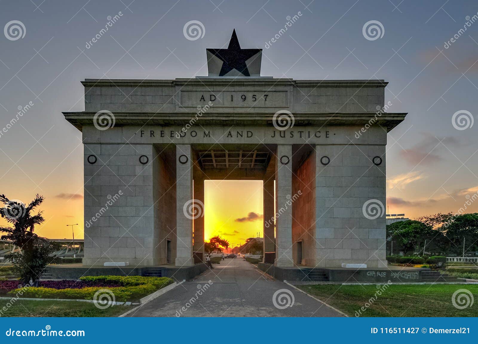 阿克拉，加纳全景 库存图片. 图片 包括有 公园, 黄昏, 天空, 海洋, 准确地, 布琼布拉, 符号, 摩托车 - 48688467