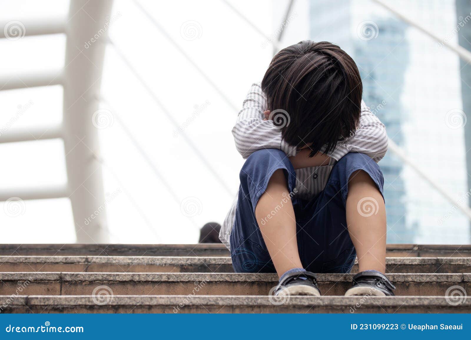 年轻无家可归的男孩 库存照片. 图片 包括有 哀伤, 街道, 孩子, 房子, 墙壁, 愿望, 男朋友, 风雨棚 - 67412020