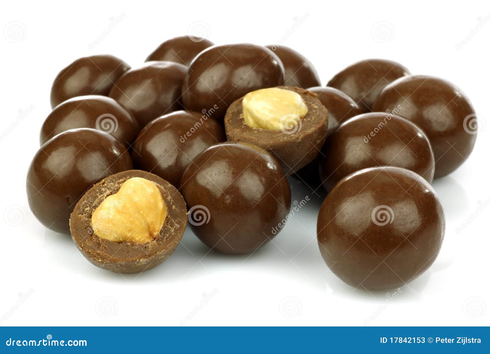 鲜美巧克力的榛子 库存图片. 图片 包括有 关闭, 鲜美, 宏指令, 榛树, 背包, 营养, 可可粉, 果子 - 17753691