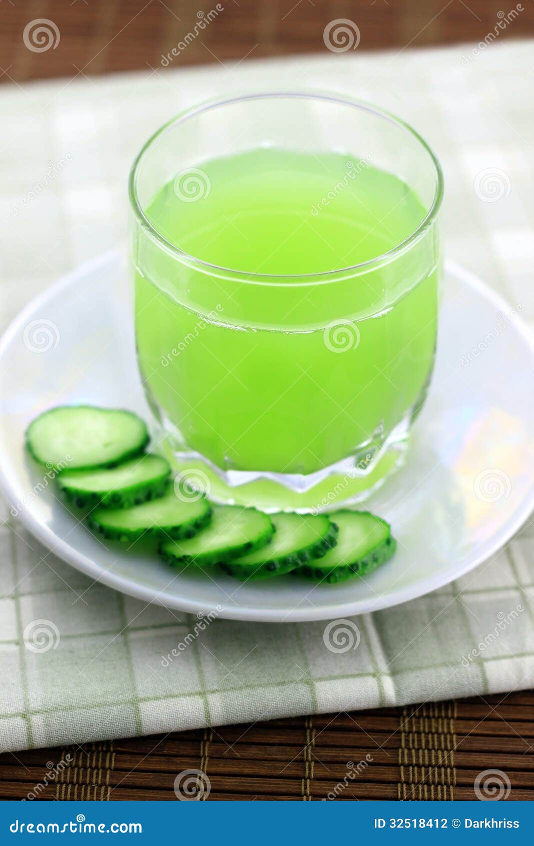 芹菜黄瓜汁怎么做_芹菜黄瓜汁的做法_豆果美食
