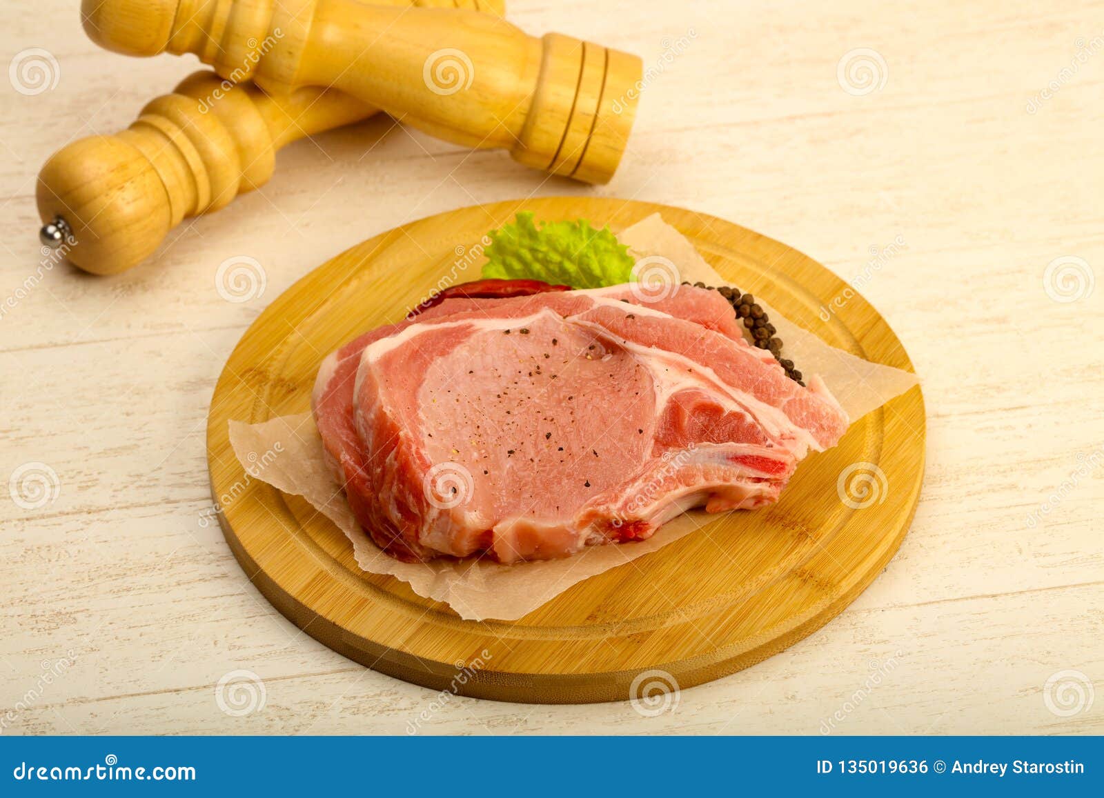 生鲜食材猪肋排摄影图高清摄影大图-千库网
