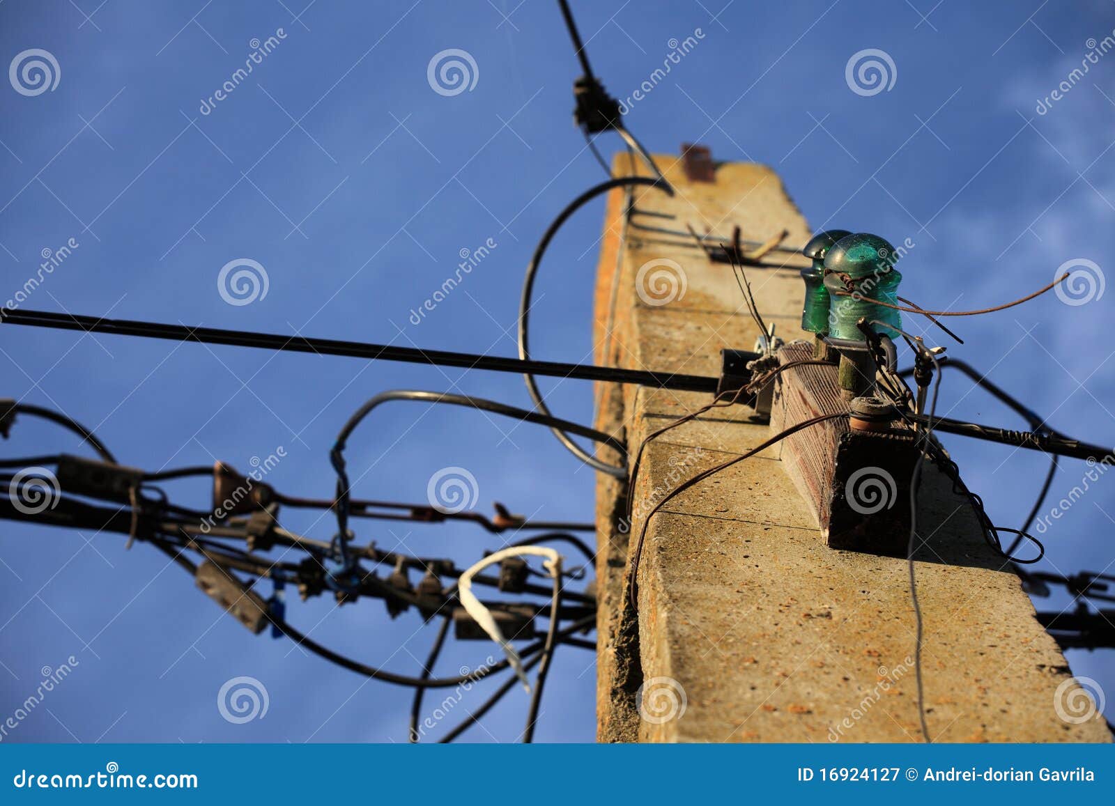 Electricity. 电安装老电信运输