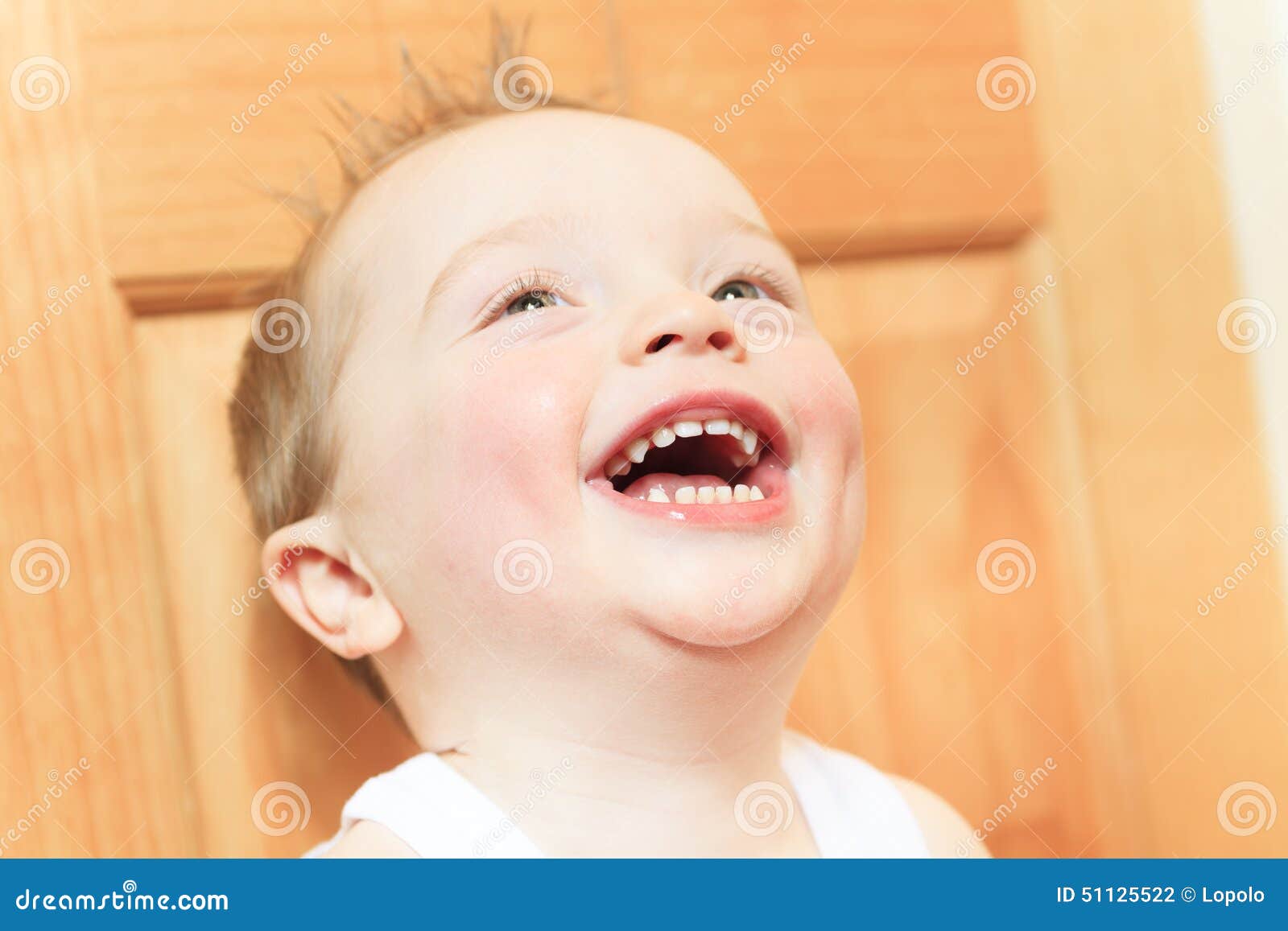 少许笑的男孩 库存图片. 图片 包括有 快乐, 咧嘴, 人员, 男朋友, 微笑, 幸福, 英俊, 笑声, 愉快 - 5747005