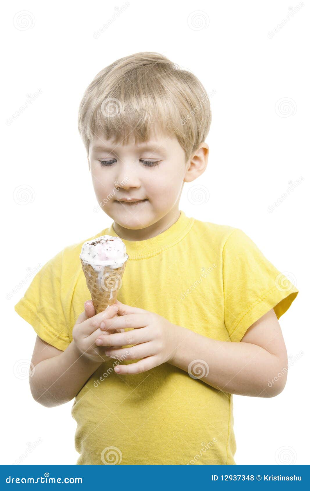 男孩奶油吃冰 库存照片. 图片 包括有 火箭筒, 点心, 表面, 人力, 面部, 乐趣, 感激的, 咧嘴, 巧克力 - 7670436