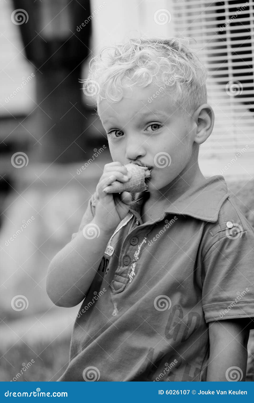 男孩奶油色冰 库存照片. 图片 包括有 头发, 子项, 享用, 年轻, 藏品, 甜甜, 乐趣, 食物, 男朋友 - 12937348