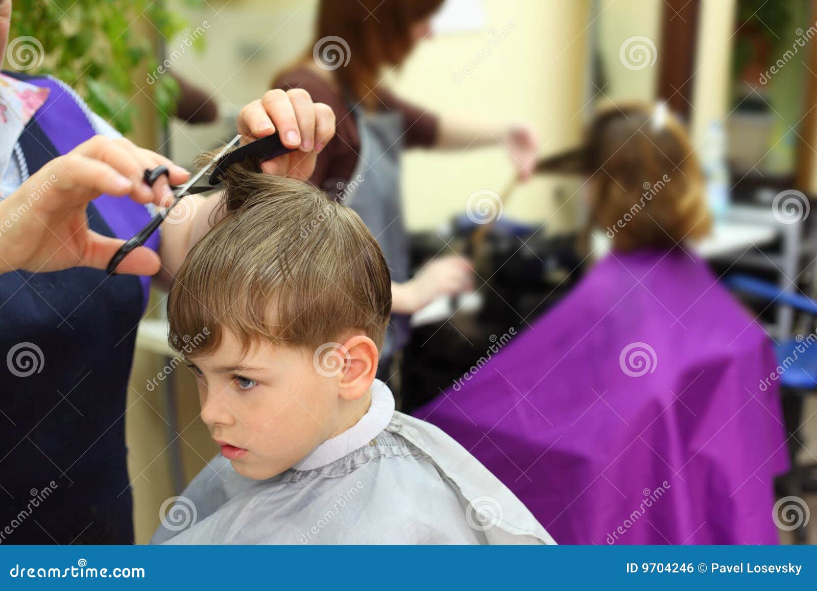 男孩理发 库存照片. 图片 包括有 青少年, 头发, 设计, 剪刀, 工作, 时髦, 美发师, 臀部, 沙龙 - 60633646