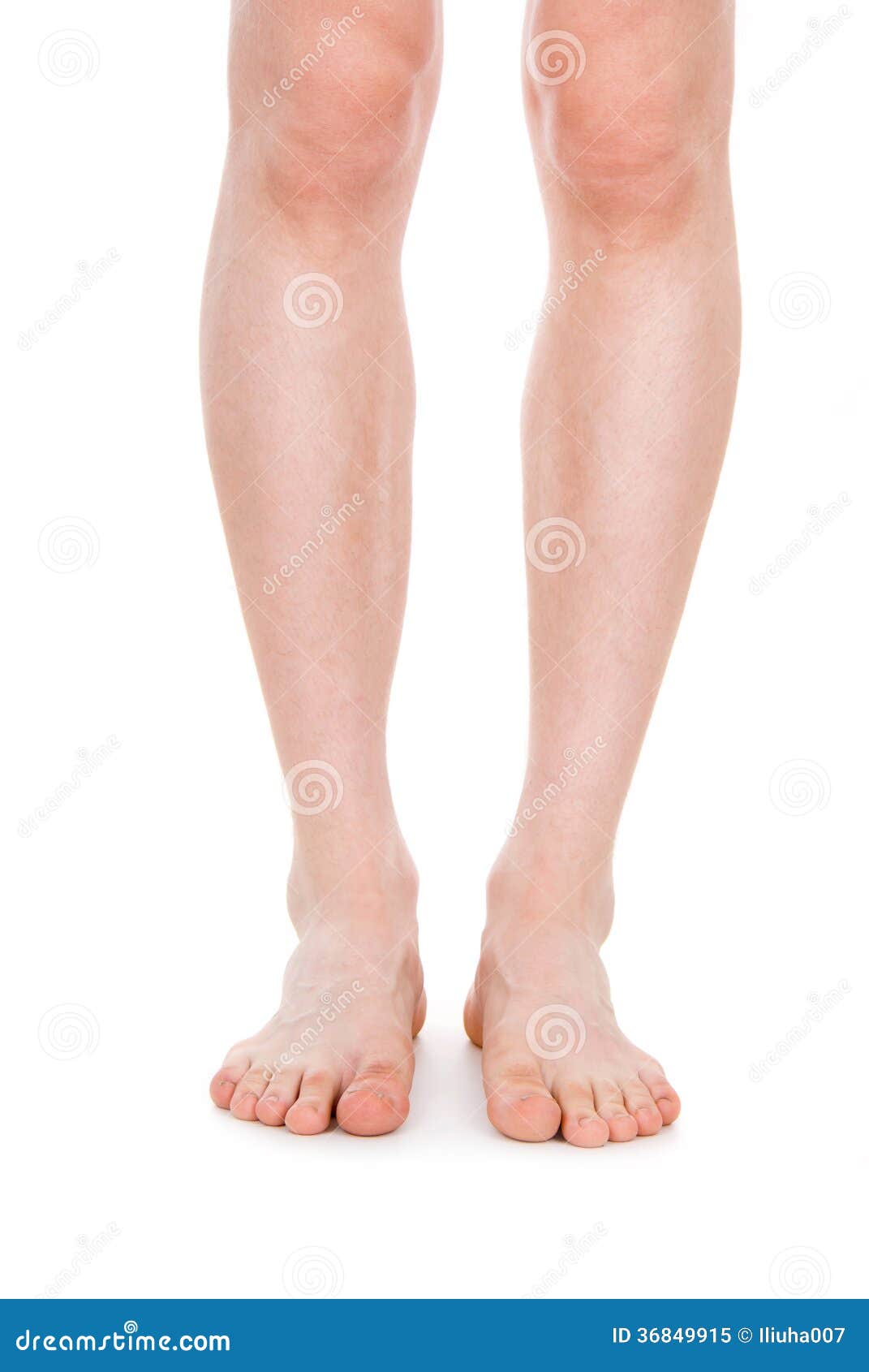 男人的脚在体重秤上 - 健康高清摄影大图-千库网