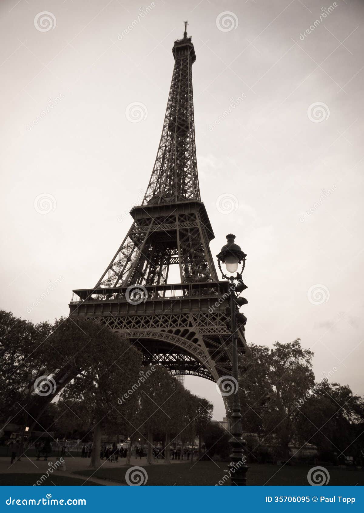 黑色埃佛尔铁塔白色 库存图片. 图片 包括有 空白, 风景, 艺术, 法国, 地标, 雕象, 目的地, 巴黎 - 1955193