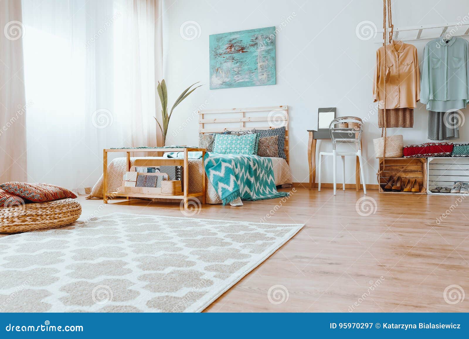与两个皮革沙发的现代五颜六色的卧室内部 库存照片. 图片 包括有 房子, 照亮, 自由, 五颜六色, 想法 - 76081360
