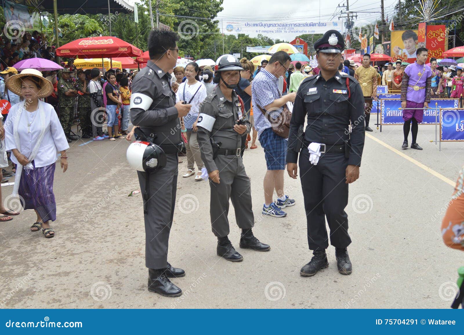泰国阳光帅哥警察穿紧身制服什么样？话不多说，进来随意感受下