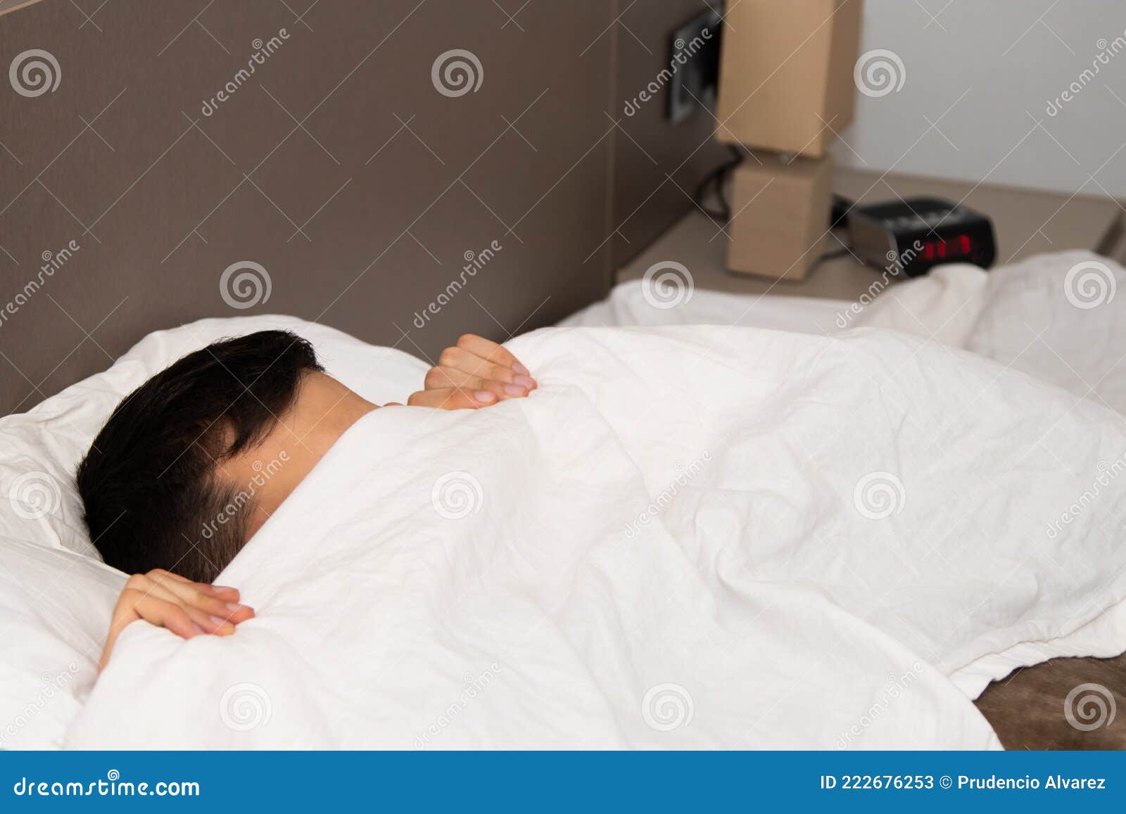 男人睡觉素材-男人睡觉图片-男人睡觉素材图片下载-觅知网