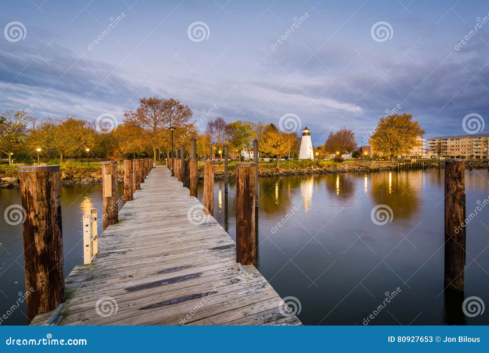 在港口的秋天颜色圣的Michaels，马里兰 编辑类图片. 图片 包括有 东部, 结构树, 旅行, 黄色 - 81001465