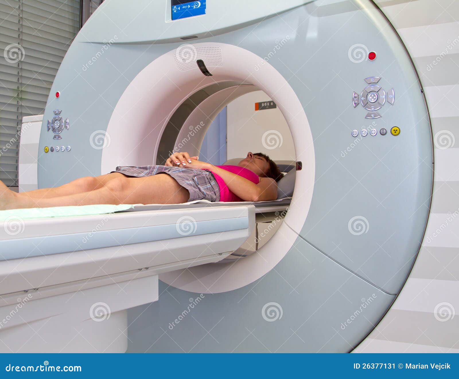 磁反应. MRI想象设备在医院