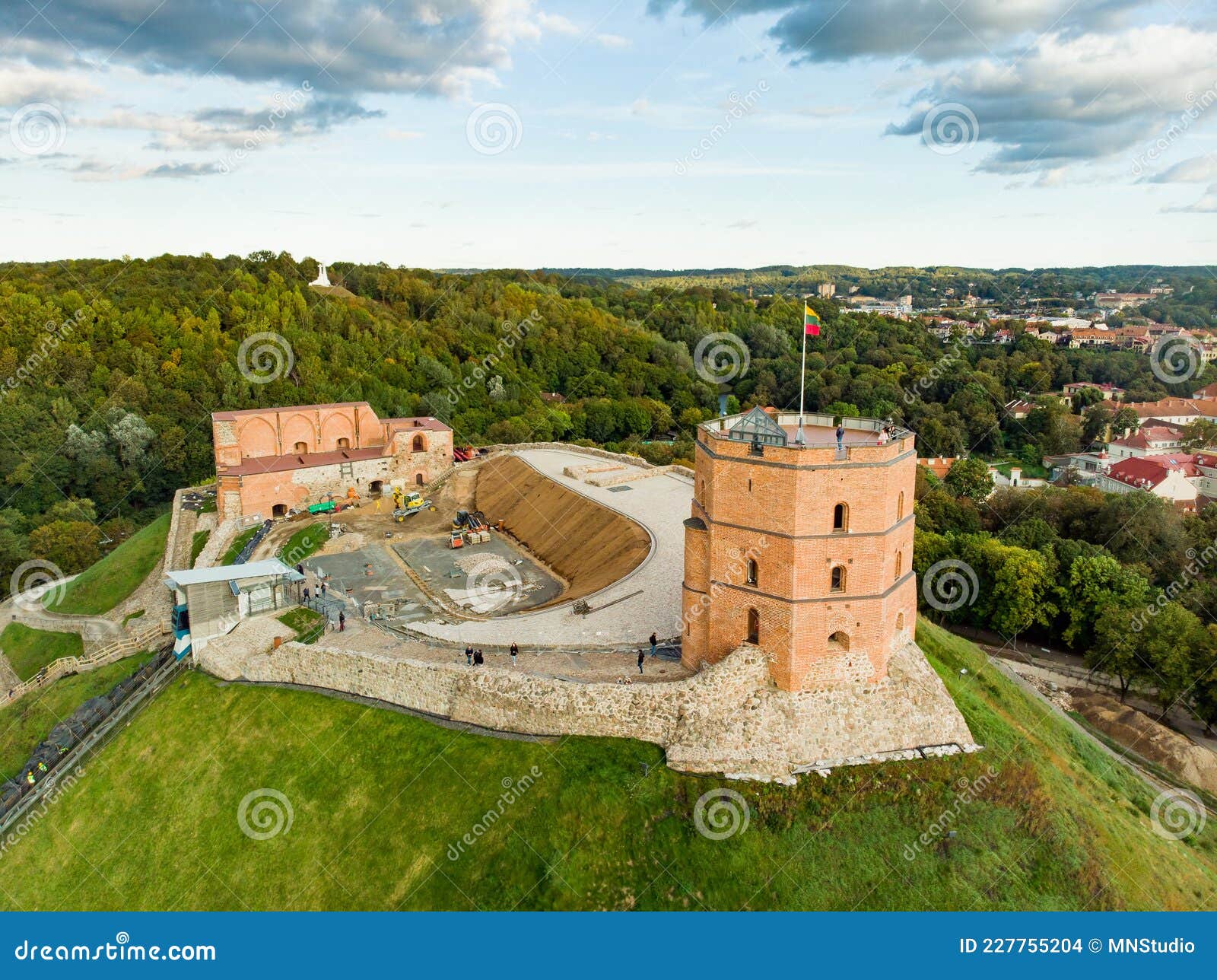 从立陶宛格迪米纳斯城堡塔欣赏维尔纽斯镇全景 库存照片. 图片 包括有 维尔纽斯, 通风, 视图, 布琼布拉 - 172924432