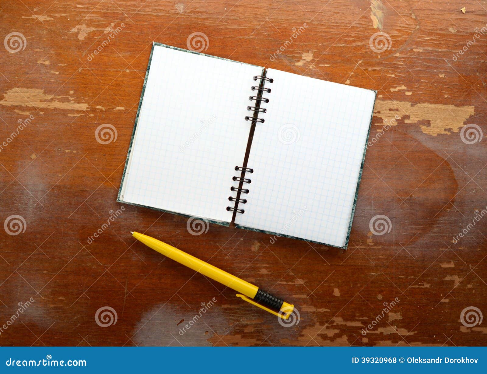 笔记本与笔品牌样机模板 Notebook With Pen Branding Mockup-变色鱼