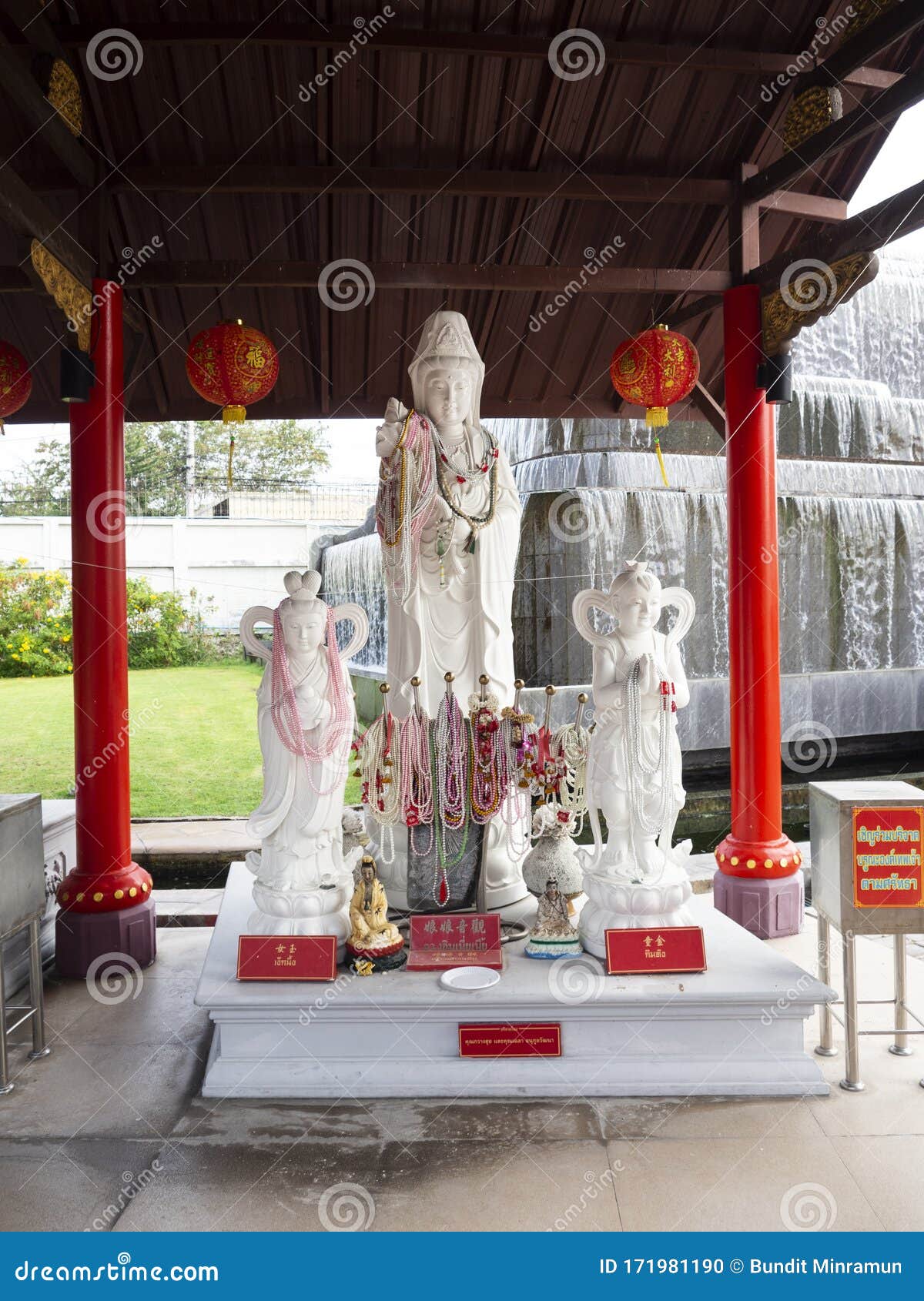 管音中国神像是城隍庙中与慈悲相关的佛像编辑类图片. 图片包括有 管音中国神像是城隍庙中与慈悲相关的佛像编辑类图片. 图片包括有