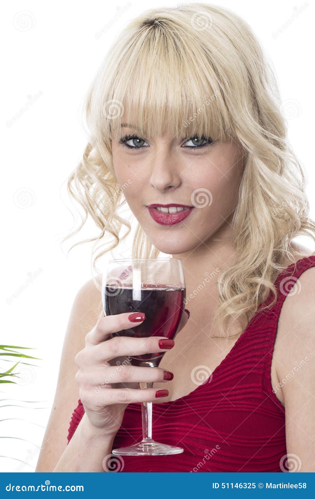 有长的头发的美丽的妇女喝红葡萄酒的在餐馆 库存图片. 图片 包括有 投反对票, 长期, 安静, 爱好健美者 - 50001557