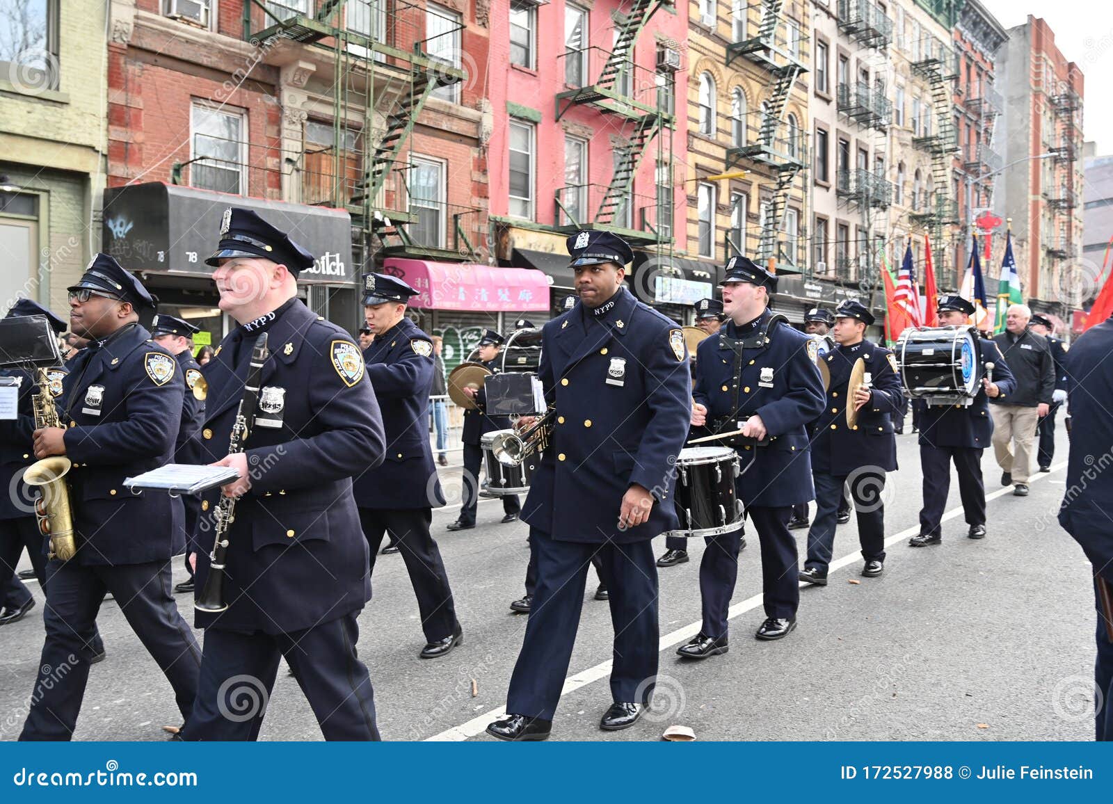美国纽约 — 2018年6月10日：纽约市警察局的警察在街上执勤 编辑类图片 - 图片 包括有 实施, 巡逻: 186215840