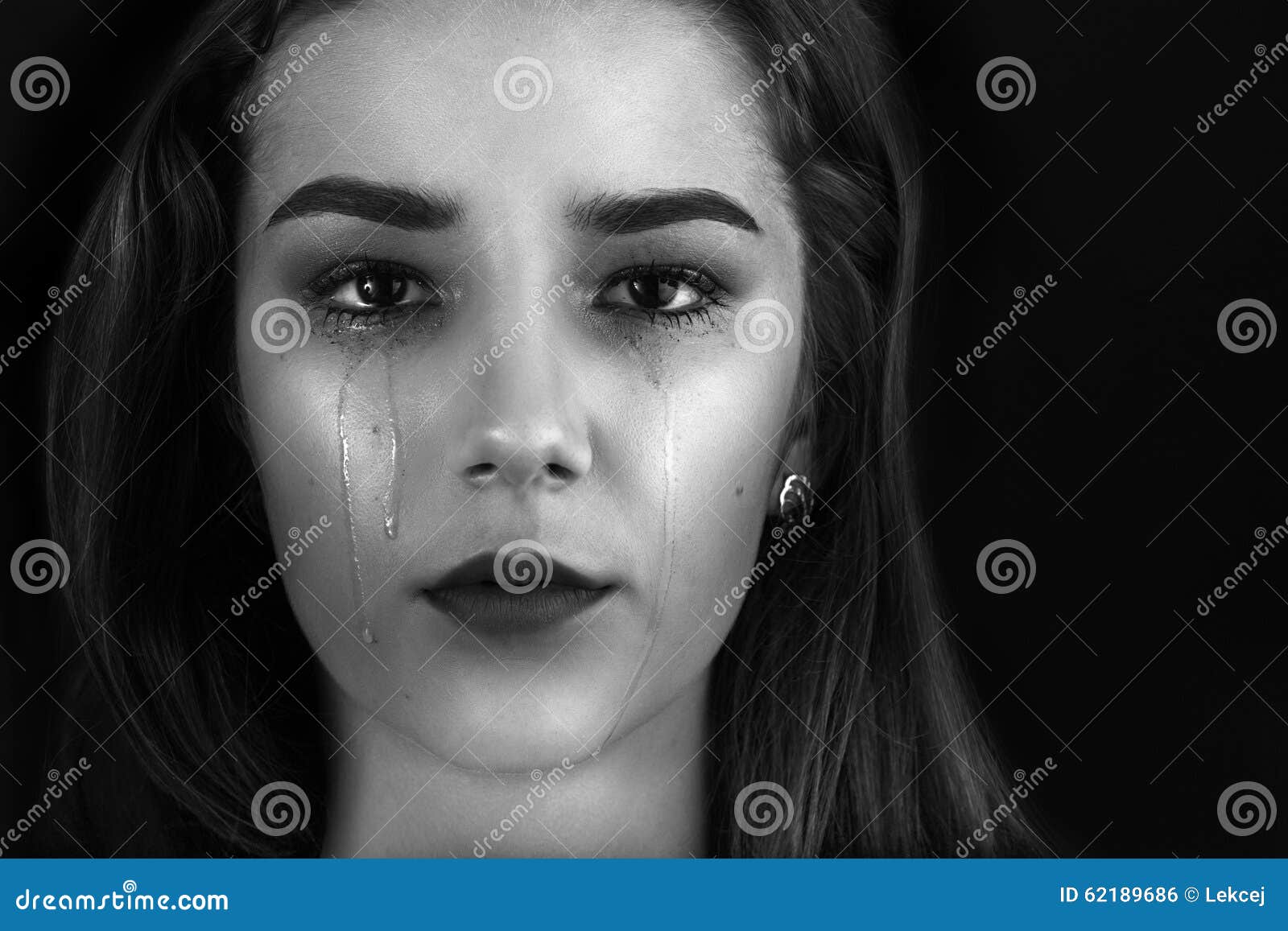 哭泣的女孩素材-哭泣的女孩图片-哭泣的女孩素材图片下载-觅知网