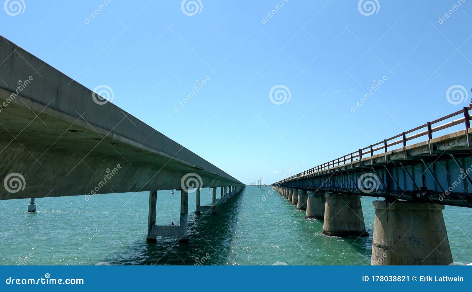 坦帕湾的阳光高架桥（Sunshine Skyway）被认为是佛罗里达的标志性桥