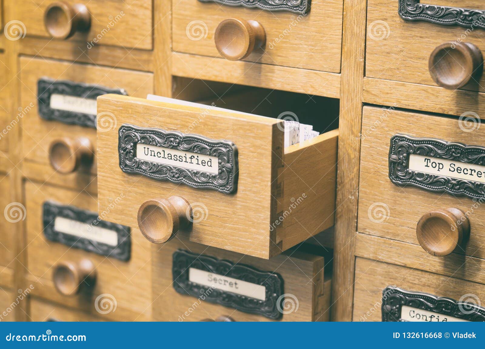 老木档案库文件目录抽屉，Unclasified文件. 档案目录，老木文件编目箱子、索引、数据库、档案和图书馆概念