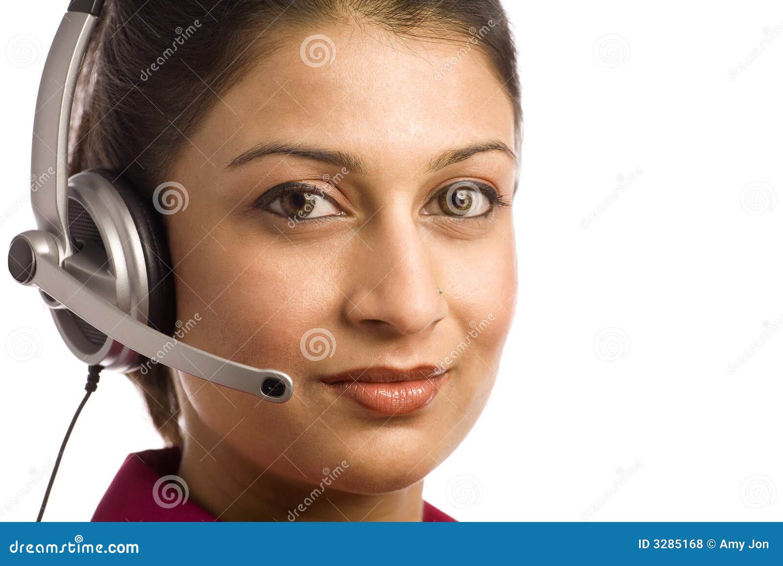 耳机印第安佩带的妇女. 关心客户友好耳机印第安有代表性佩带