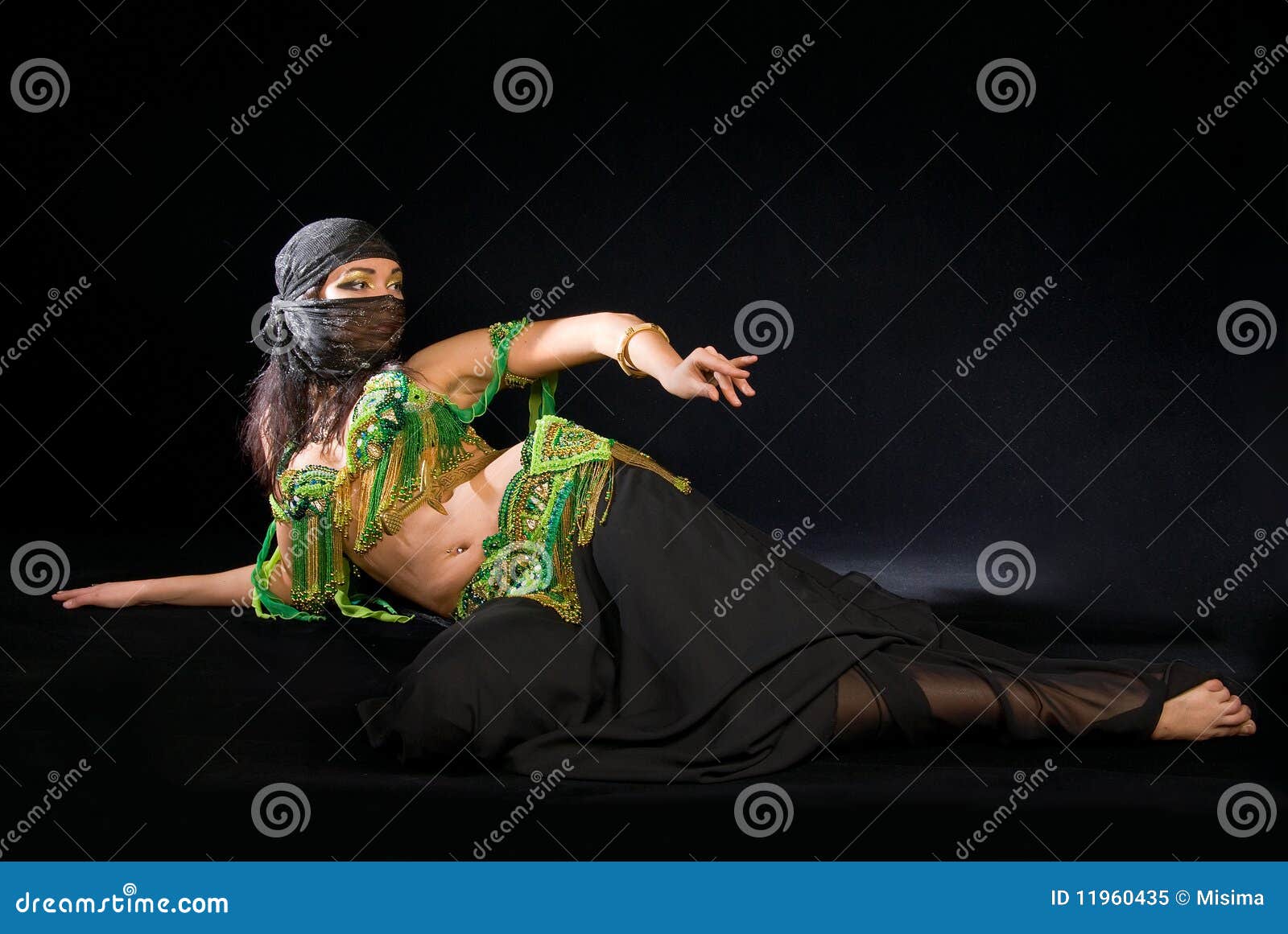 阿曼传统舞蹈和音乐，阿拉伯文化，传统 编辑类库存照片. 图片 包括有 在期间, 堡垒, 仪式, 麝香葡萄 - 111304383
