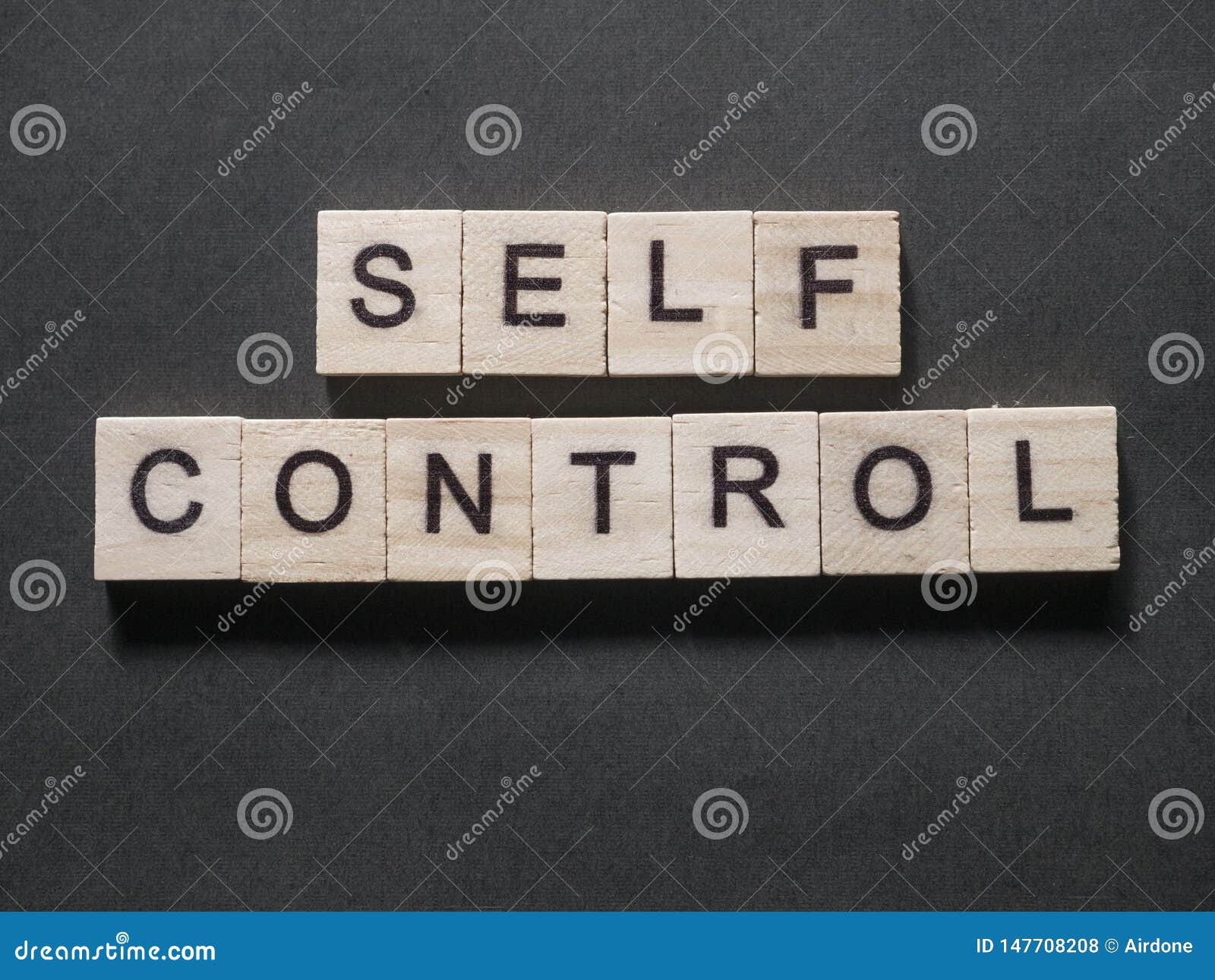 自我控制概念 有黄色标志文字自我控制题字文本的手在黑板 库存照片 - 图片 包括有 态度, 情感: 120063470