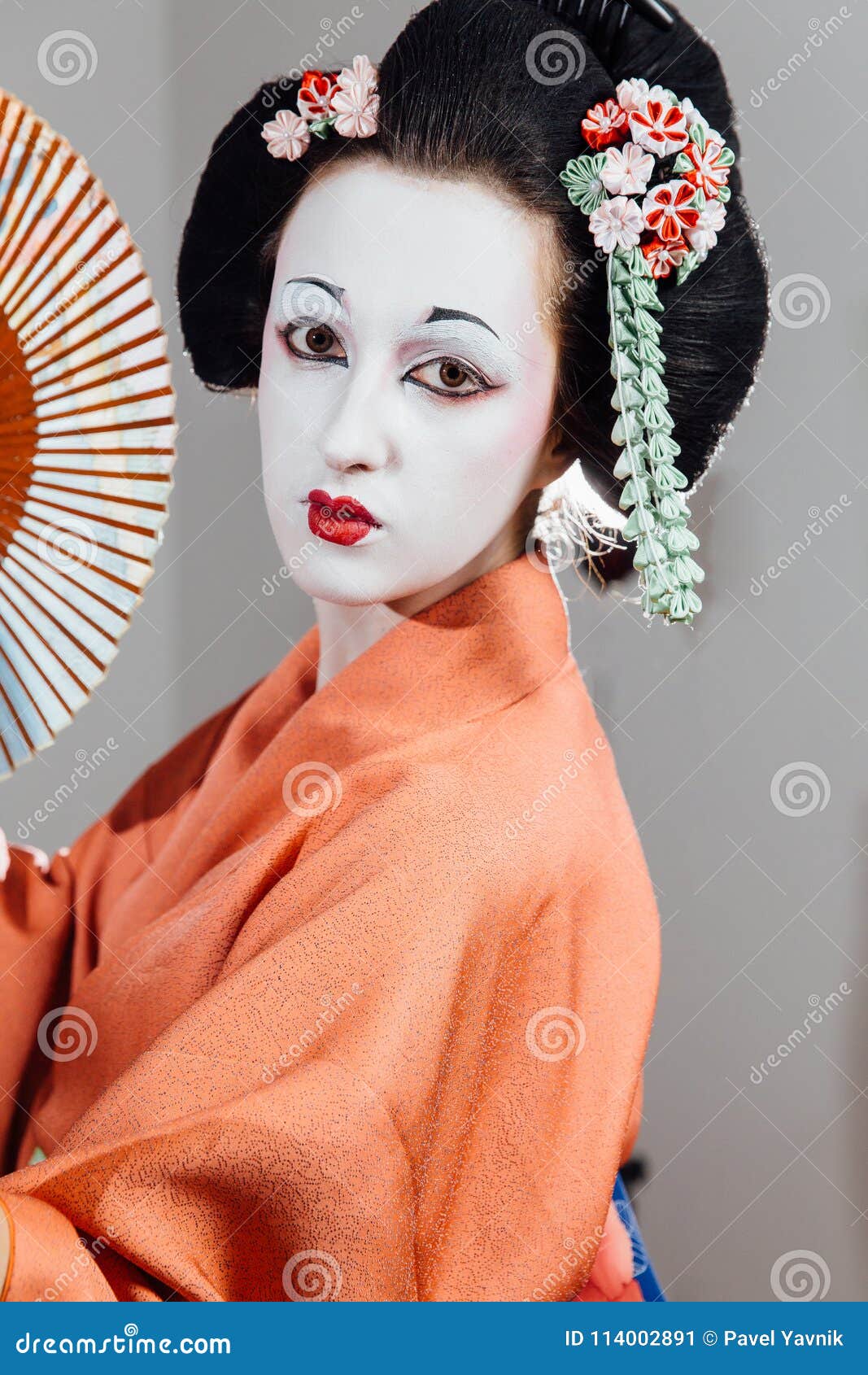 一位Maiko艺妓的画象在Gion京都 库存图片. 图片 包括有 衣裳, 室外, 和服, 京都, 夫人 - 127494595