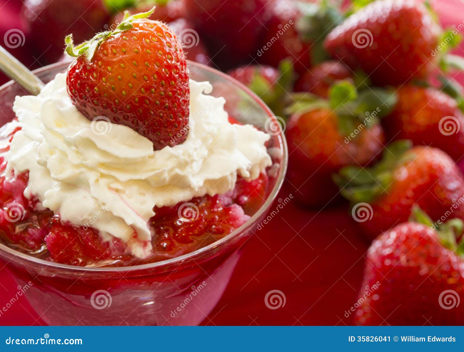 健康新鲜水果草莓圣代冰淇淋 库存图片. 图片 包括有 刷新, 冻结, 顶上, 乳脂状, 降低, 下来, 剥落 - 120963679
