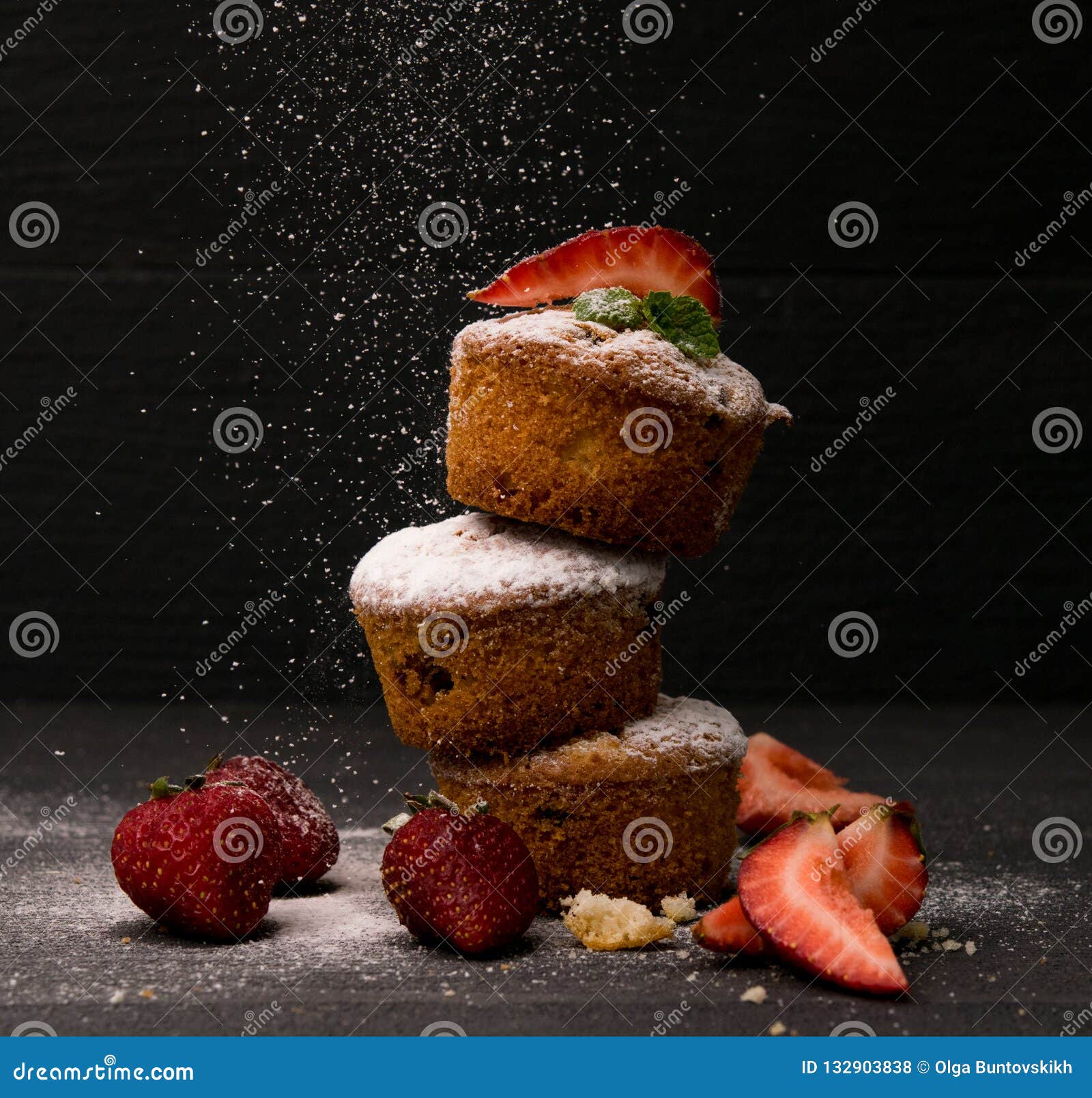 草莓松饼&香蕉松饼|摄影|产品摄影|McLaren_GT3 - 原创作品 - 站酷 (ZCOOL)