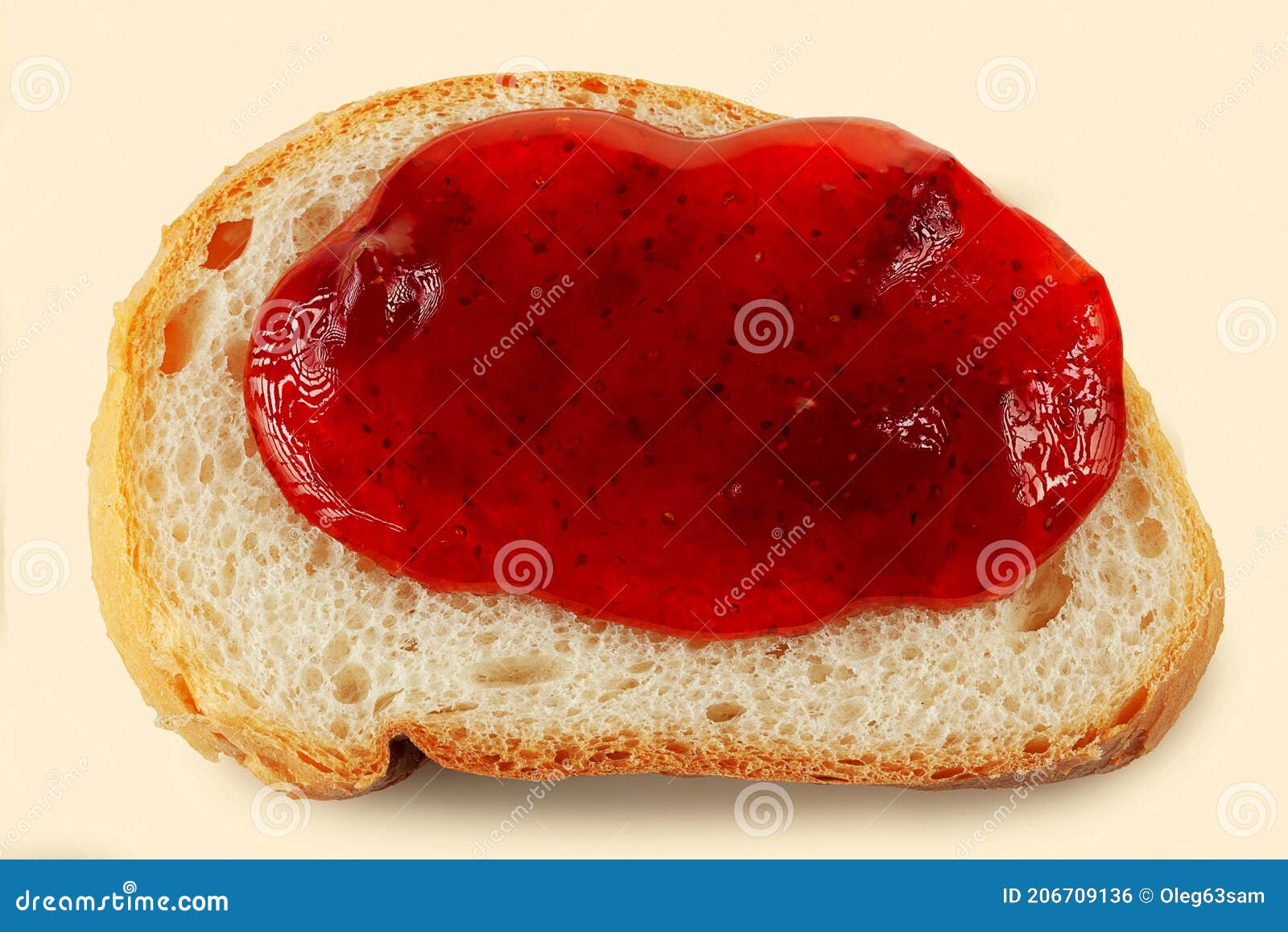 美食香甜草莓面包桌上摆拍摄影图配图高清摄影大图-千库网