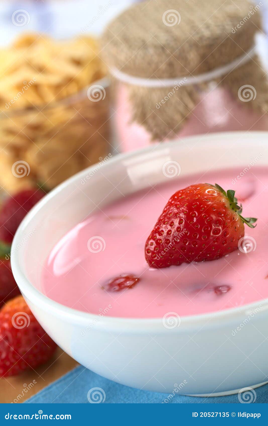 草莓奶昔怎么做_草莓奶昔的做法_兰姨_豆果美食