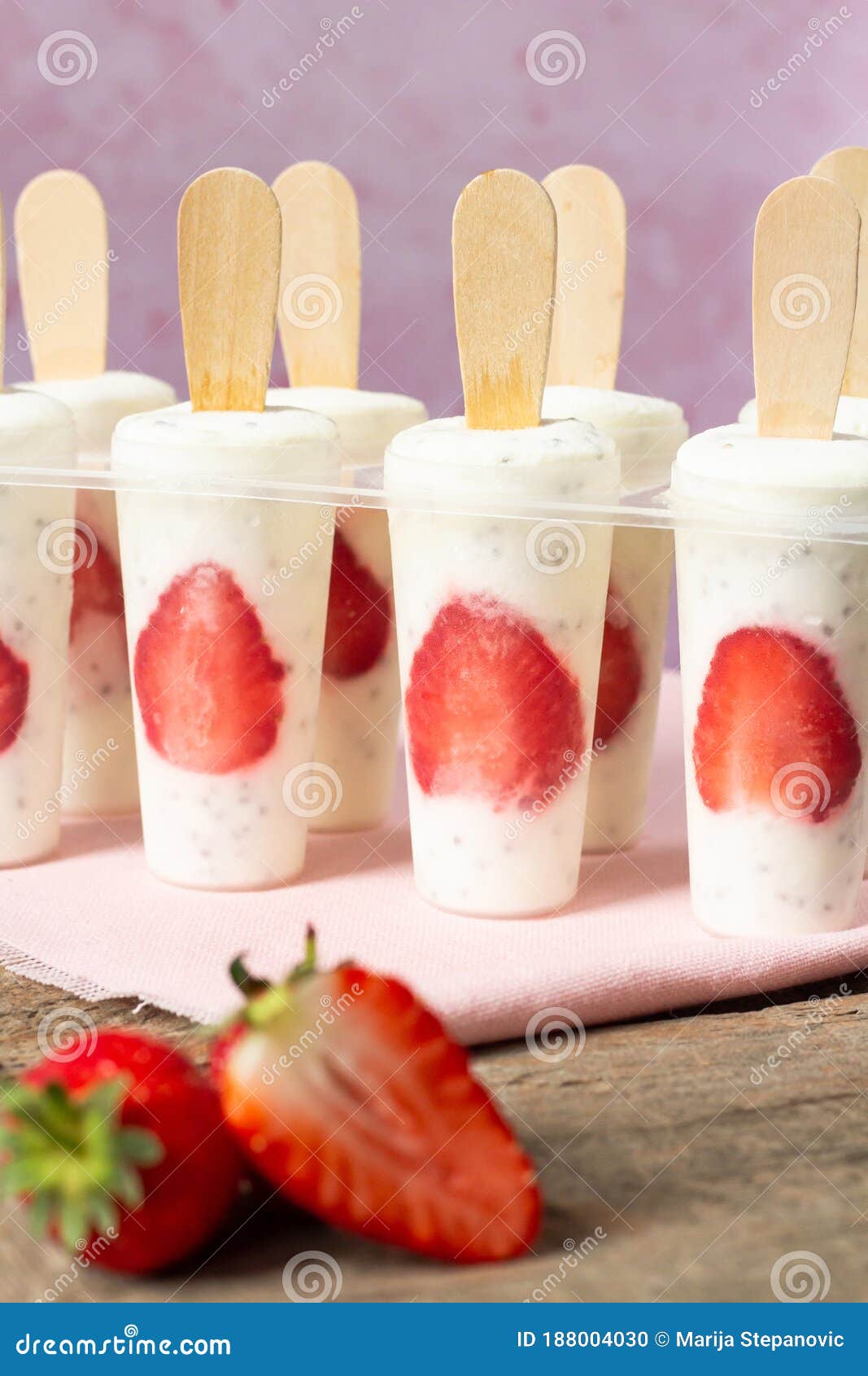 酸奶冰淇淋摄影图高清摄影大图-千库网