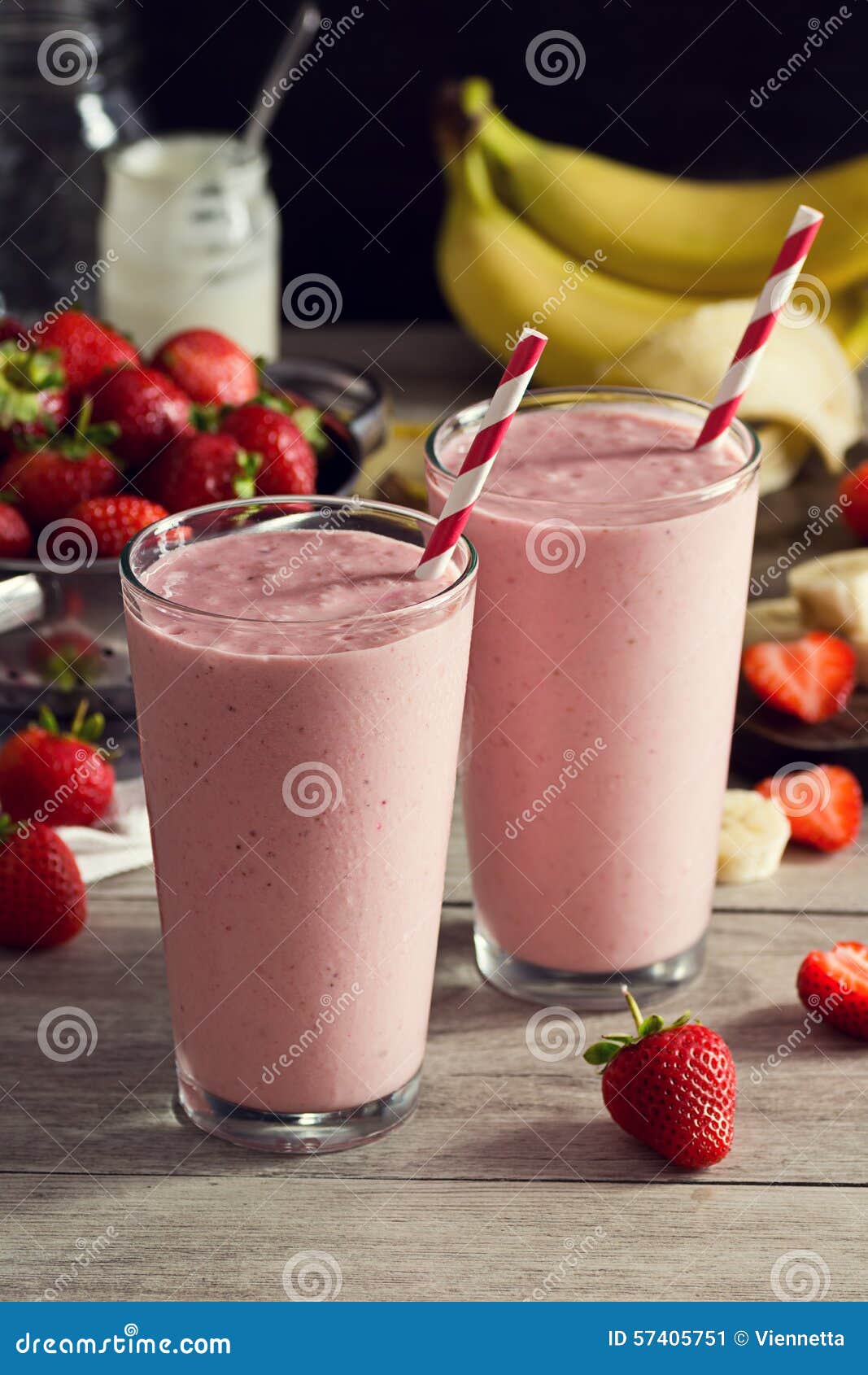 草莓香蕉泡酸奶怎么做_草莓香蕉泡酸奶的做法_豆果美食
