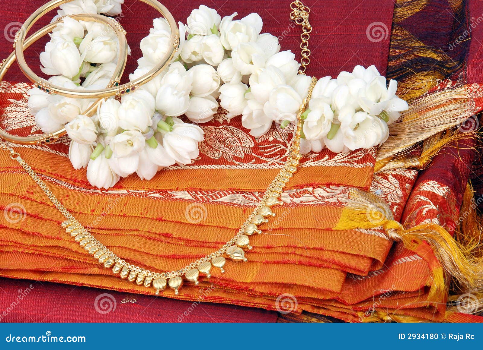 开花印第安茉莉花neckless环形莎丽服丝绸传统婚礼