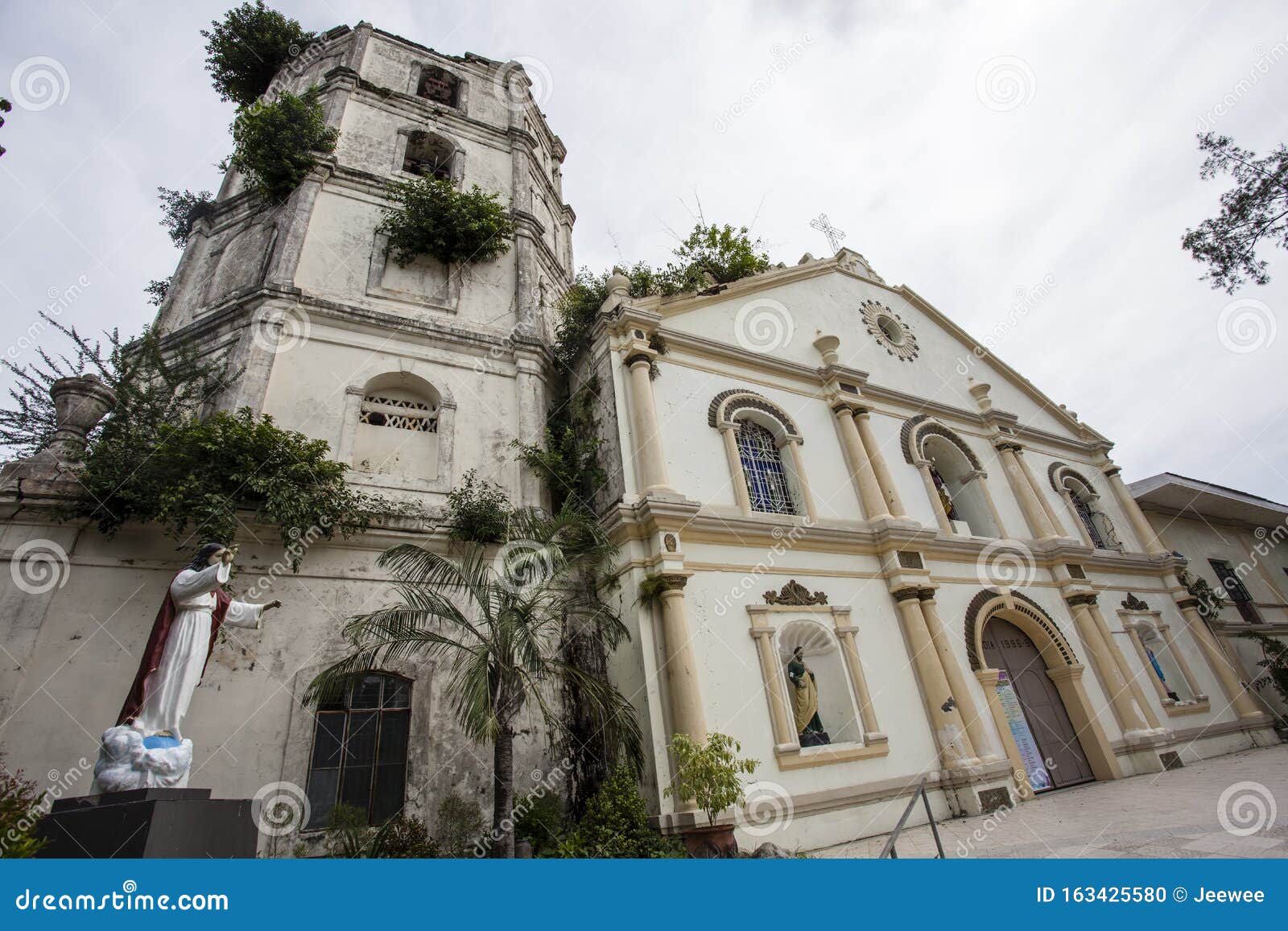 450年的历史足以使圣奥古斯丁教堂成为菲律宾现存最古老的建筑|菲律宾|旅游|圣奥古斯丁_新浪新闻