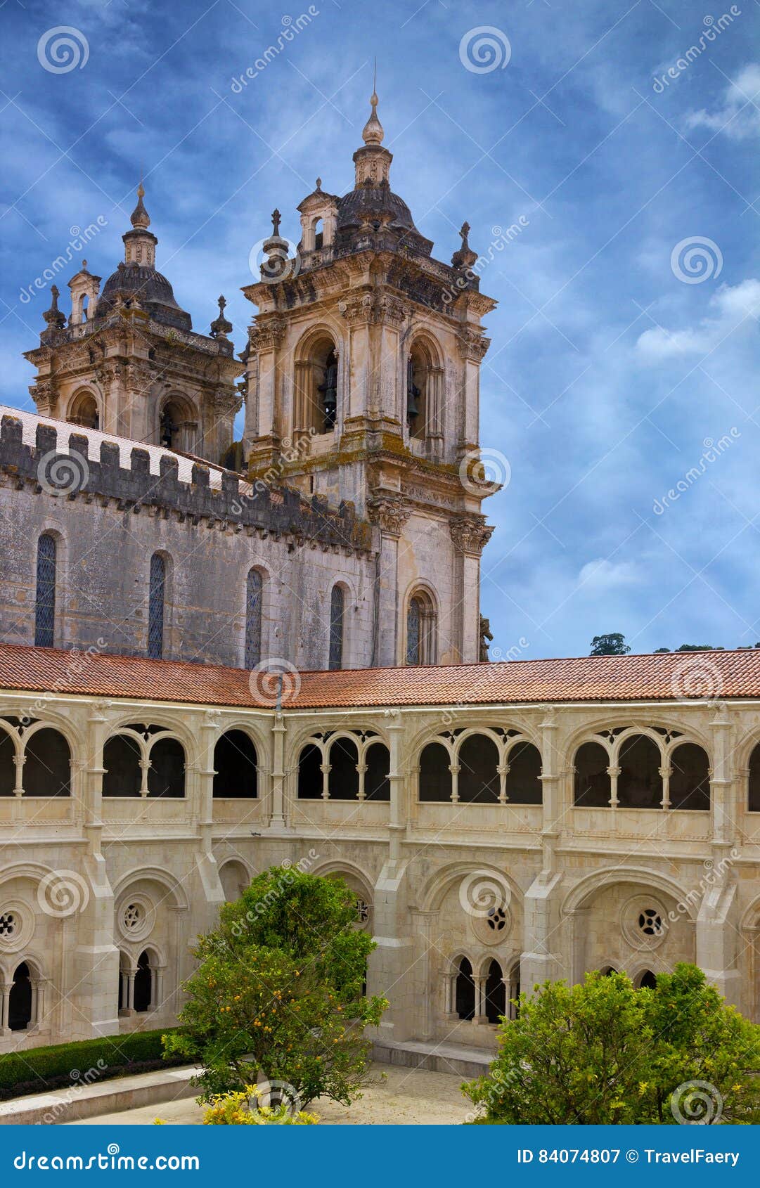 葡萄牙教堂和钟楼的屏幕保护者 图库摄影片. 图片 包括有 照片, 未定义, 有趣, 葡萄牙, 响铃, 教会 - 169619562
